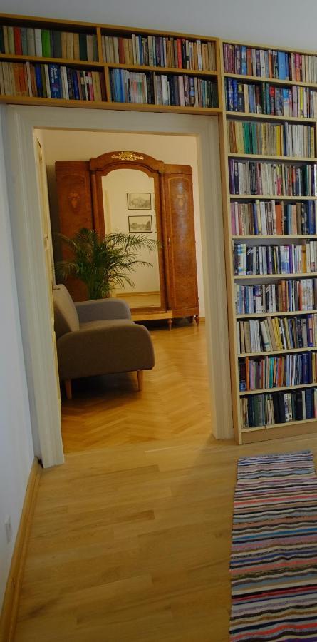 Meta Biblioteka Apartment *